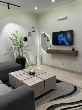 1 Bhk Modern Theme Free Netflix Self Checkin
